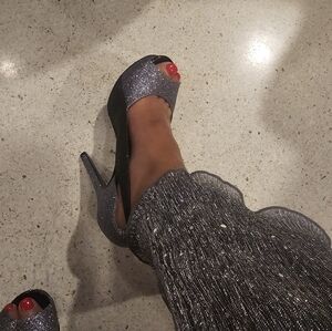 Ladies stilettos 2 pair priced to sell ~note some imperfections both size 6.5